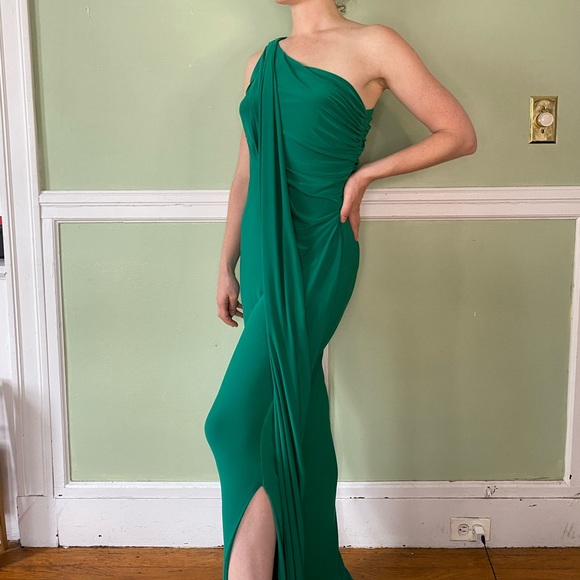 Emerald green formal dress - Picture 5 of 7